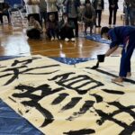 市内中学校の文化祭で書道リレー！